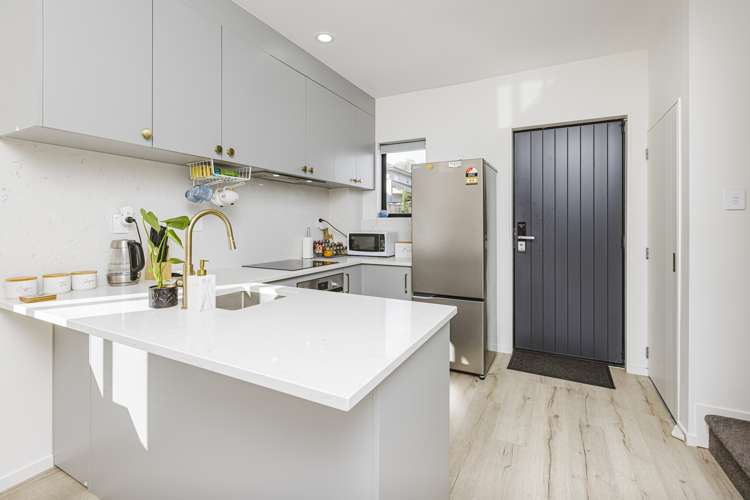 1/77 Glenmore Road Sunnyhills_2