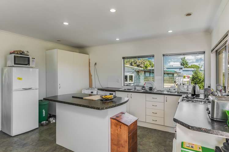 16 Erua Road Ostend_8