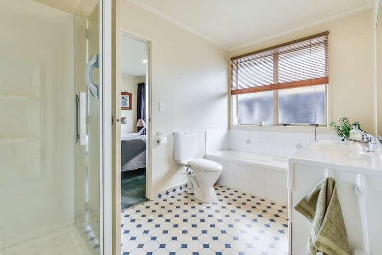 26 Nobleman Place Hamilton East_11