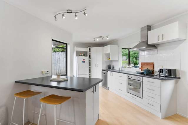 2/865 Beach Road Waiake_4