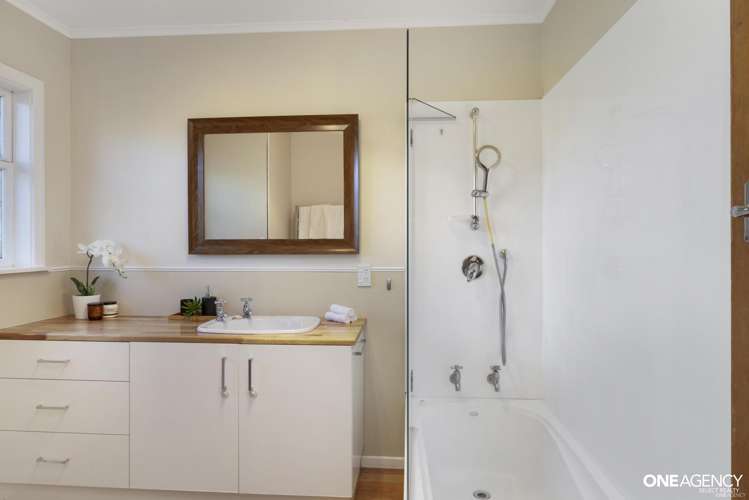 9 Woodstock Terrace Tawa_17