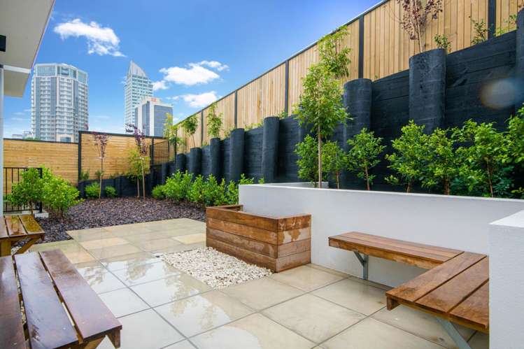 2/12 Burns Avenue Takapuna_13