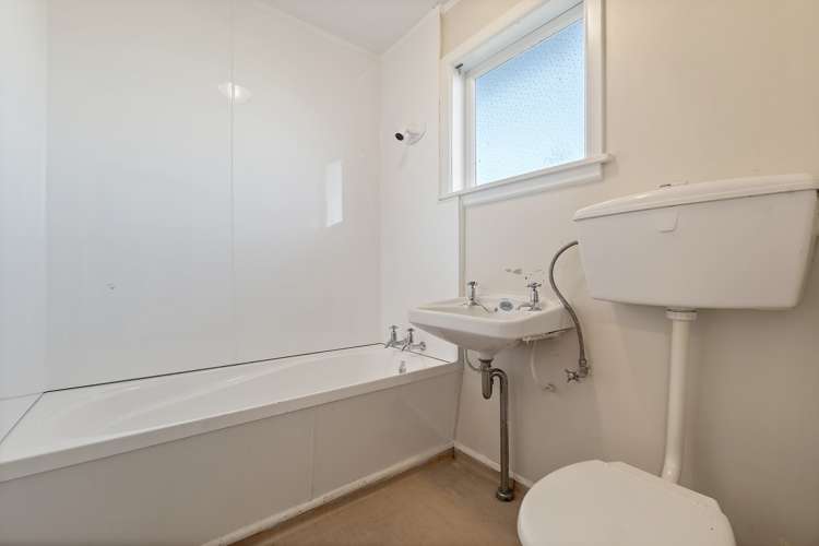 64 Aldershot Street Aranui_12