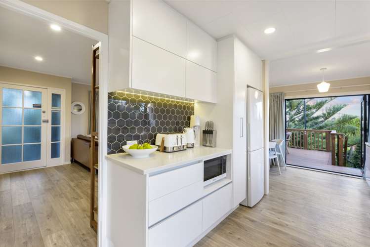 54 Solar Road Glen Eden_16