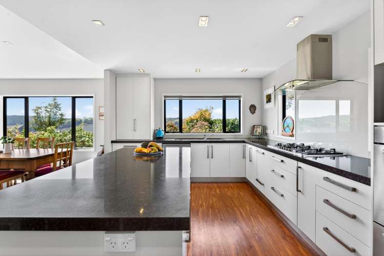 701 River Road Otane_16