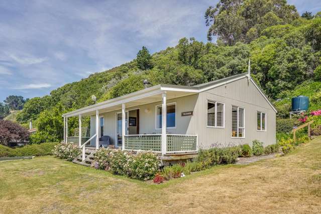 Taumata - a true kiwiana retreat at Gore Bay