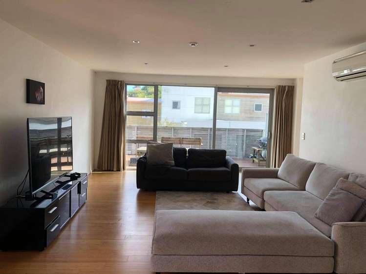 67 Saddleback Grove Karori_2