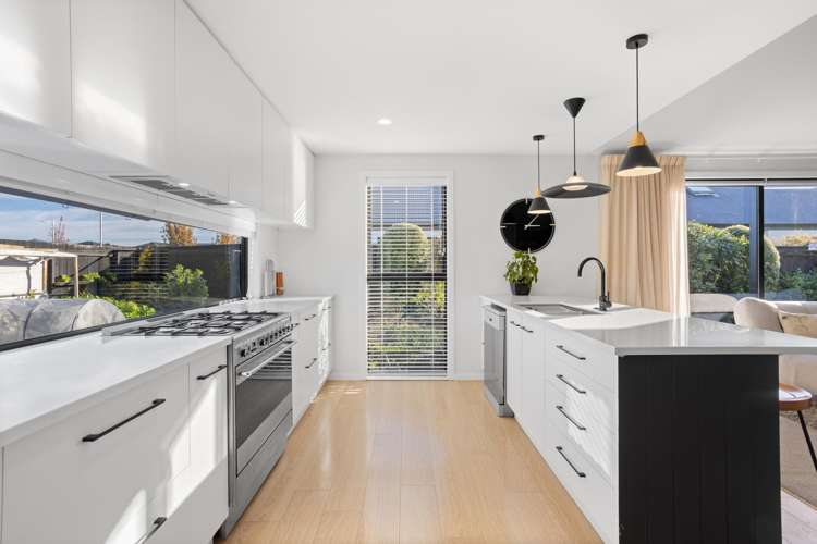 12 Spitfire Drive Burleigh_13