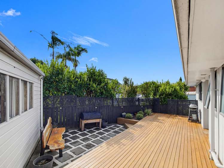 2/342C Royal Road Massey_17