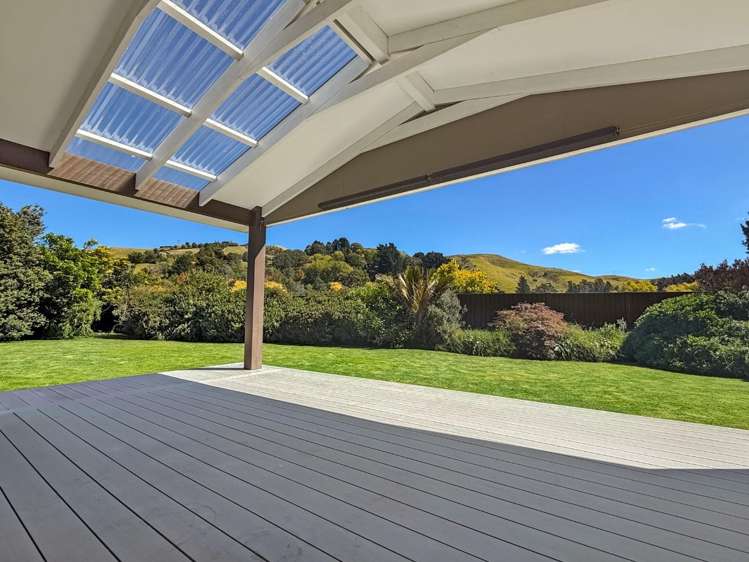 8 Churchill Drive 10792_16