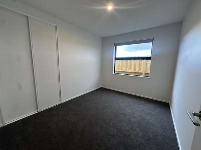16 Accadia Drive 11103_4