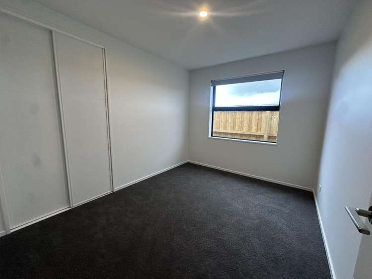 16 Accadia Drive 11103_4