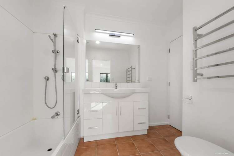 68/1 Ambrico Place New Lynn_5