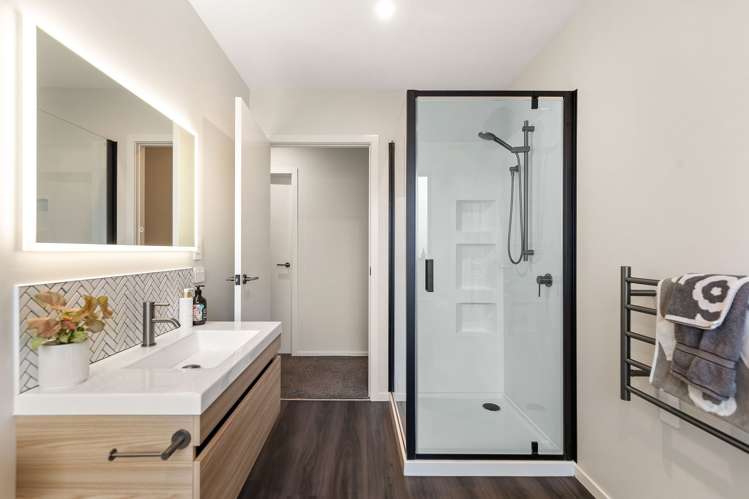 75 Magnum Drive Cromwell_13