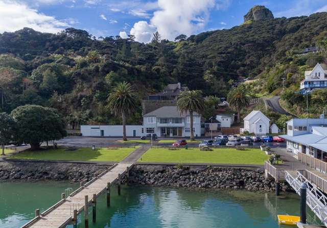 Waterfront Hotel, Whangaroa