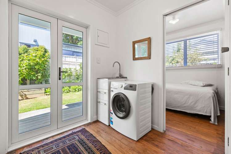 84 Gover Street New Plymouth Central_12