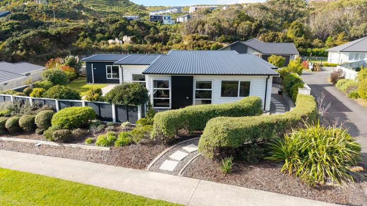 22 Banks Boulevard Whitby_1