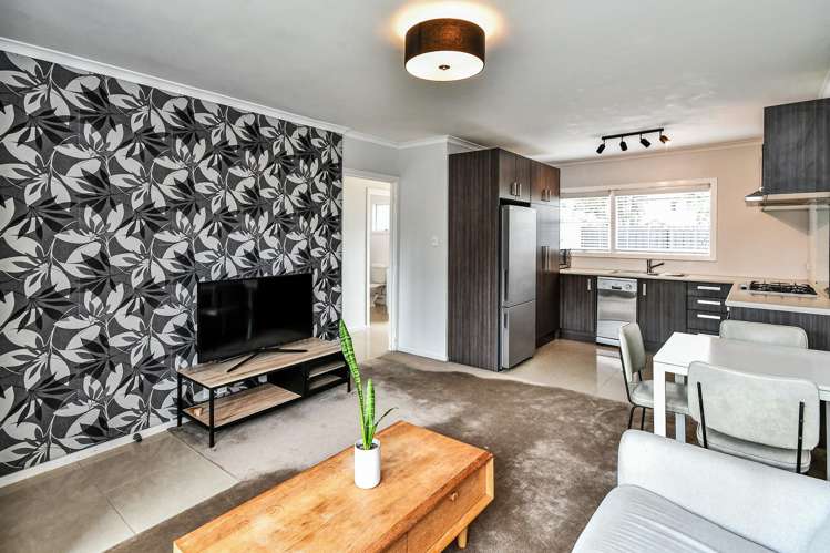 2/49 Russell Road Manurewa_3