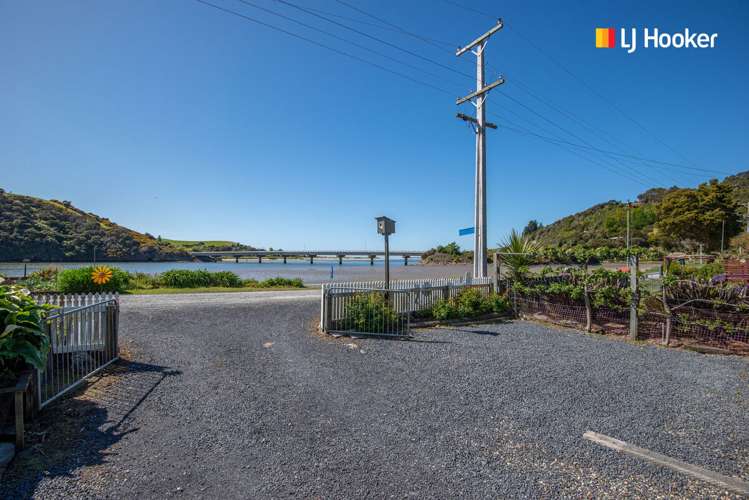 37 Riverside Road Taieri Mouth_15