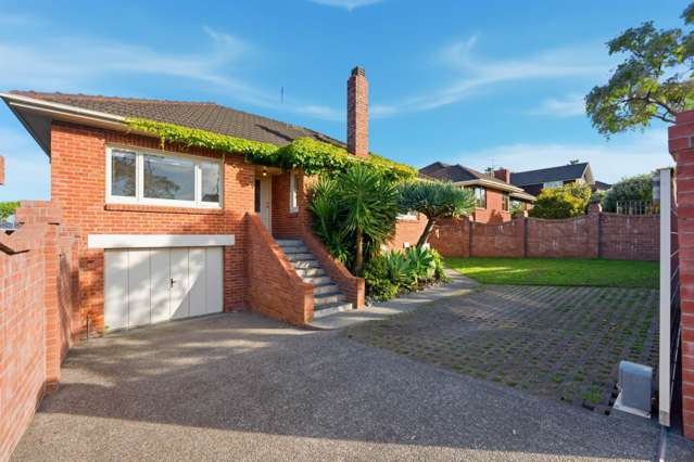 BE QUICK, SOLID BRICK RENOVATOR'S DELIGHT!