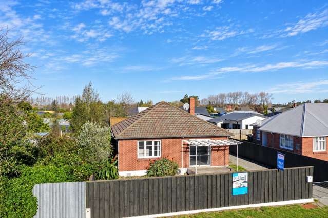 Big Backyard. Double Garage. Smart Buying.