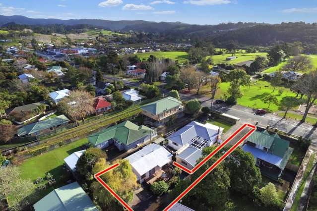 2/180 Henderson Valley Road Henderson_1