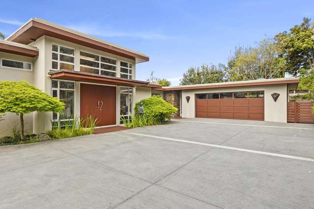 Luxury Lake Living in Karapiro