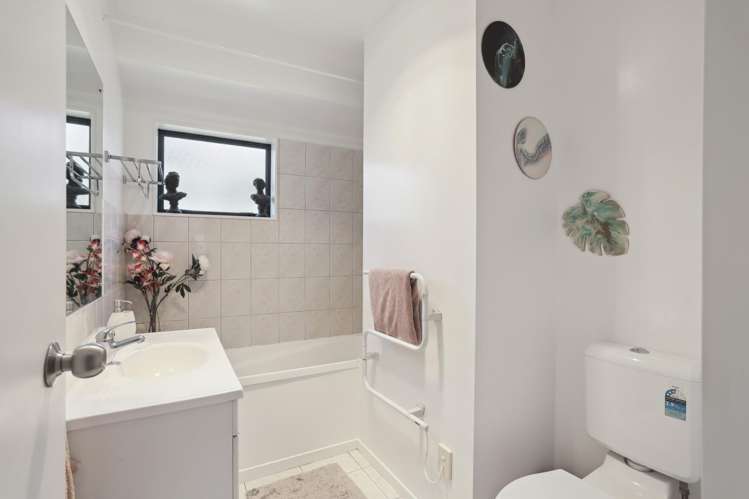 3 Claywest Place Glen Eden_12