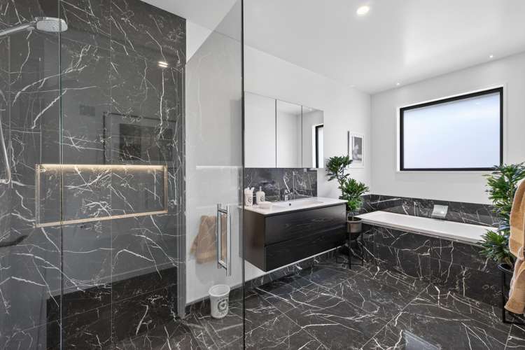 56 Carnaveron Drive Lincoln_24