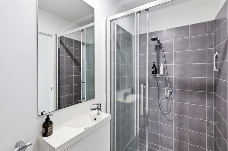 2/135 Marine Parade Mount Maunganui_18