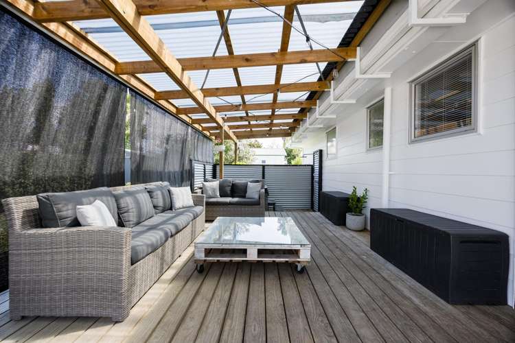 8 Camphora Place Ranui_16