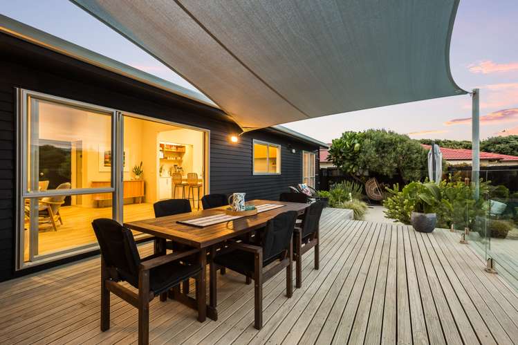 141 Field Way Waikanae Beach_17