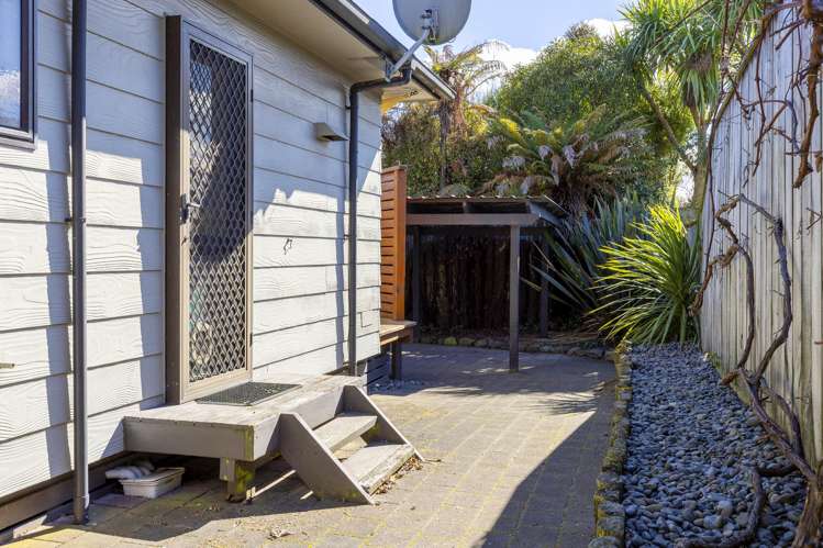 2/10 Koha Road Town Centre_31