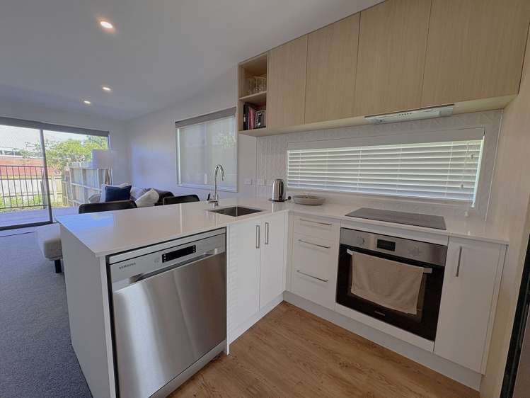 6/7 Bertram Grove Naenae_5