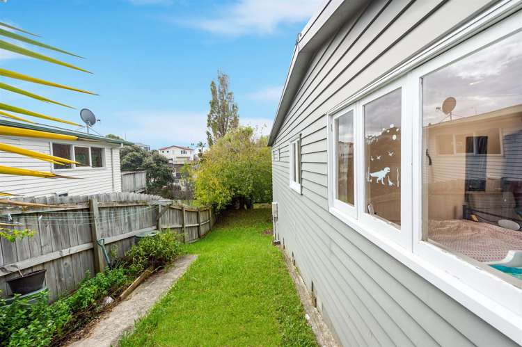 669 Beach Road Rothesay Bay_26