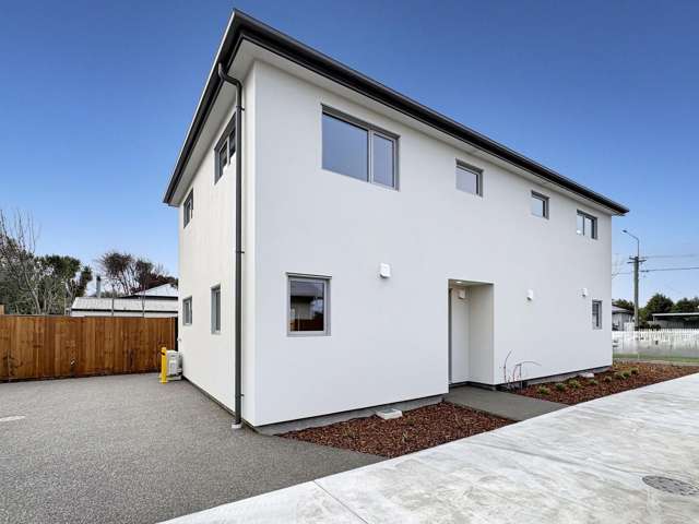 WOOLSTON - BRAND NEW, TWO BEDROOMS, HEAT PUMP, OFF STREET CARPARK