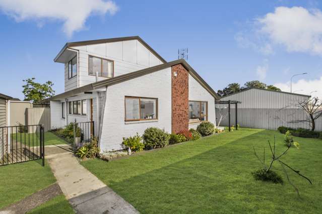 2/58 Challen Close Conifer Grove_1