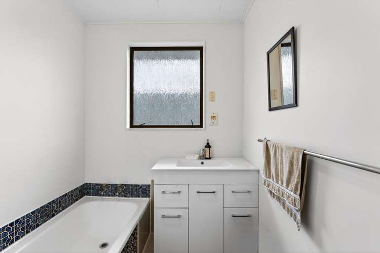 2A Read Crescent Clive_13