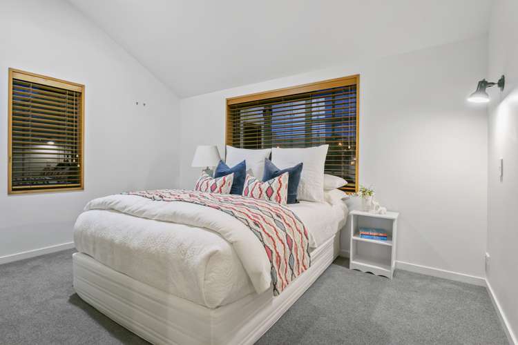 35 Isobel Road Greenhithe_21