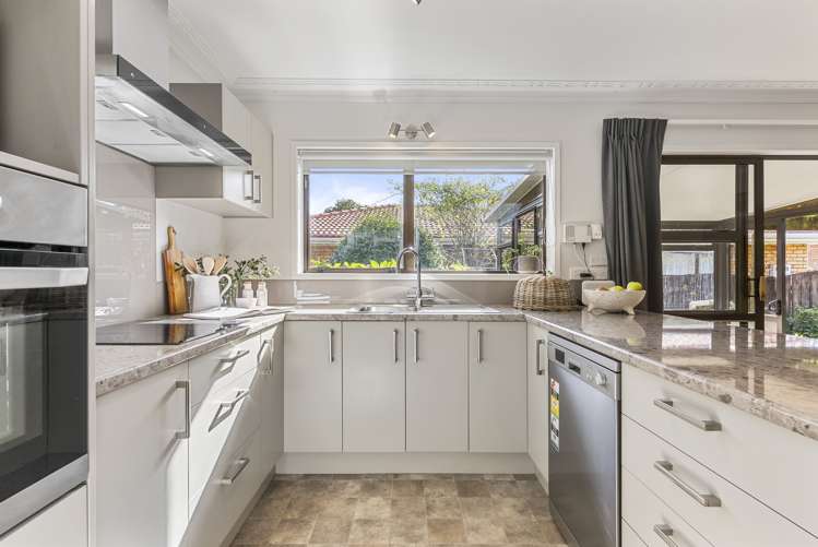 2/102 Rathgar Road Henderson_8