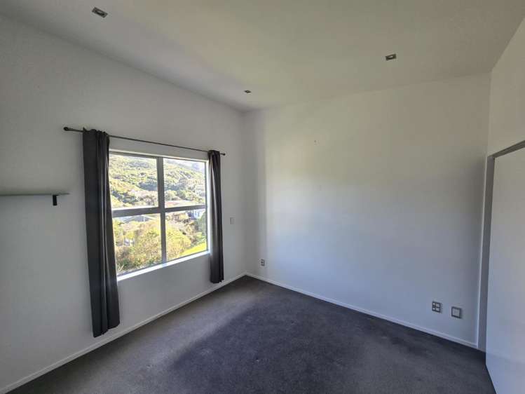 38 Saddleback Grove Karori_8