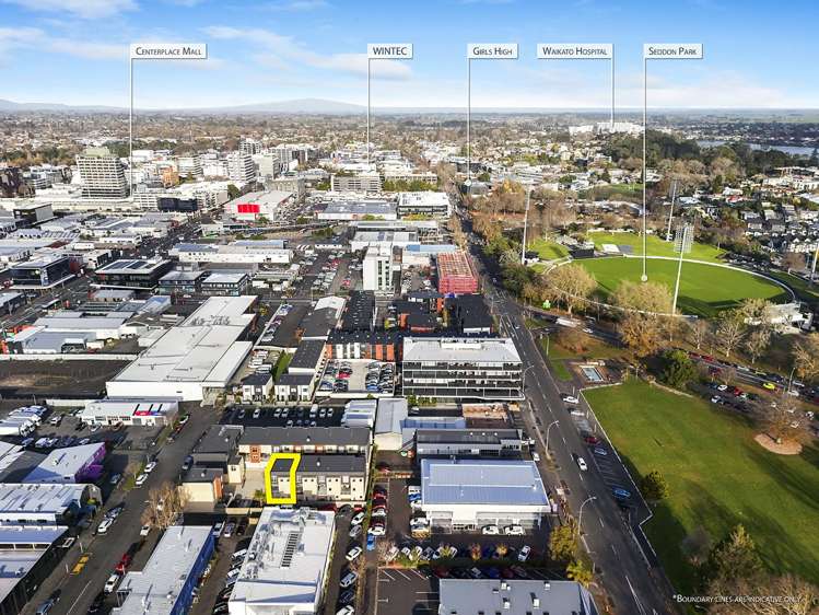 2/9 Vialou Street Hamilton Central_26