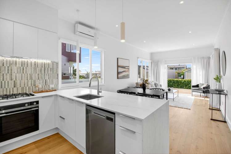 10 Joan Street Pt Chevalier_6