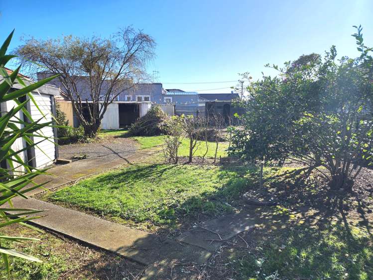 563 Queen Street East Levin_11