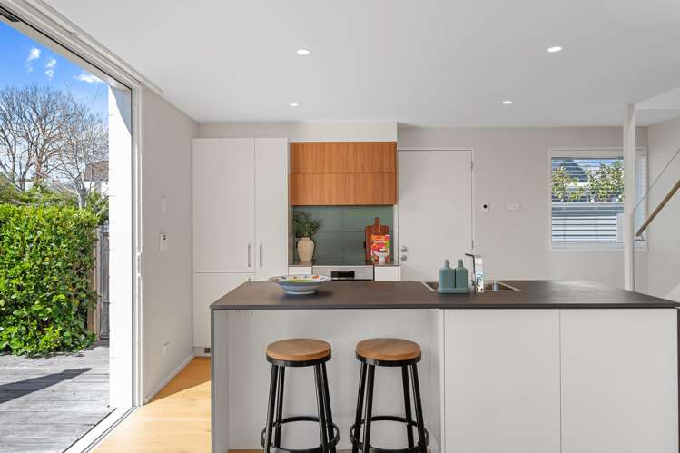 1/14 Andover Street Merivale_10