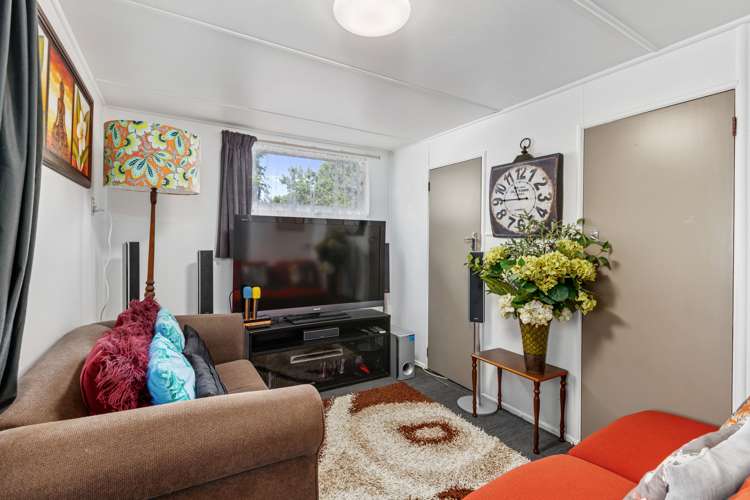 11 William Benton Street Featherston_23