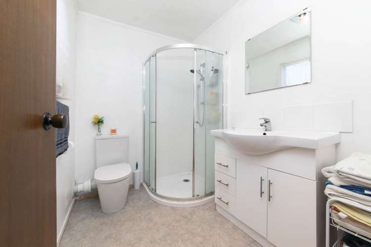 2/124 Hutchinson Avenue New Lynn_5