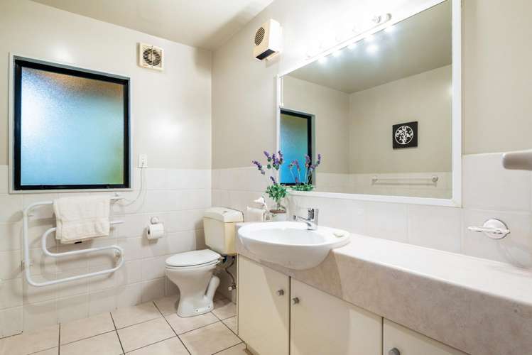 3/3 Galaxy Drive Mairangi Bay_19