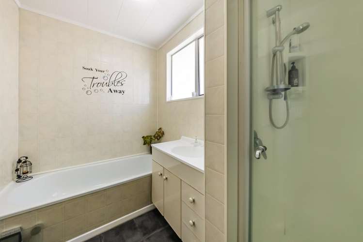 19 Denver Grove Totara Park_17