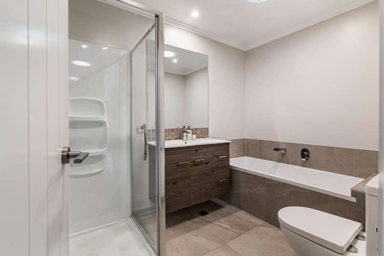 145 Bonair Crescent Silverdale_17